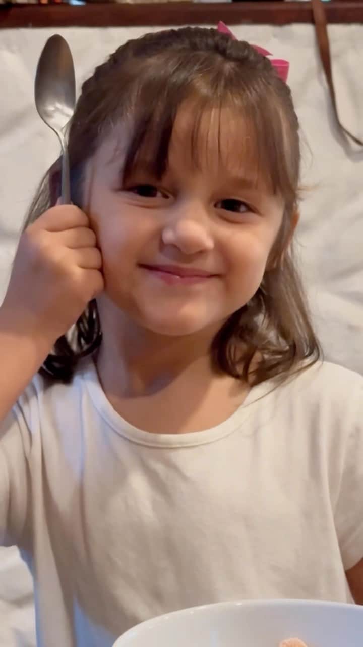 Yanna Lavigne 稲垣アンのインスタグラム：「Um dos desejos da Madalena era ter super poderes e claro que demos um jeitinho de realizar esse desejo antes que o mundo acabasse! haha   Apresento para vocês a fada Mada! ✨🧚🏻  Alguém aí pegou a ref? hahaha」