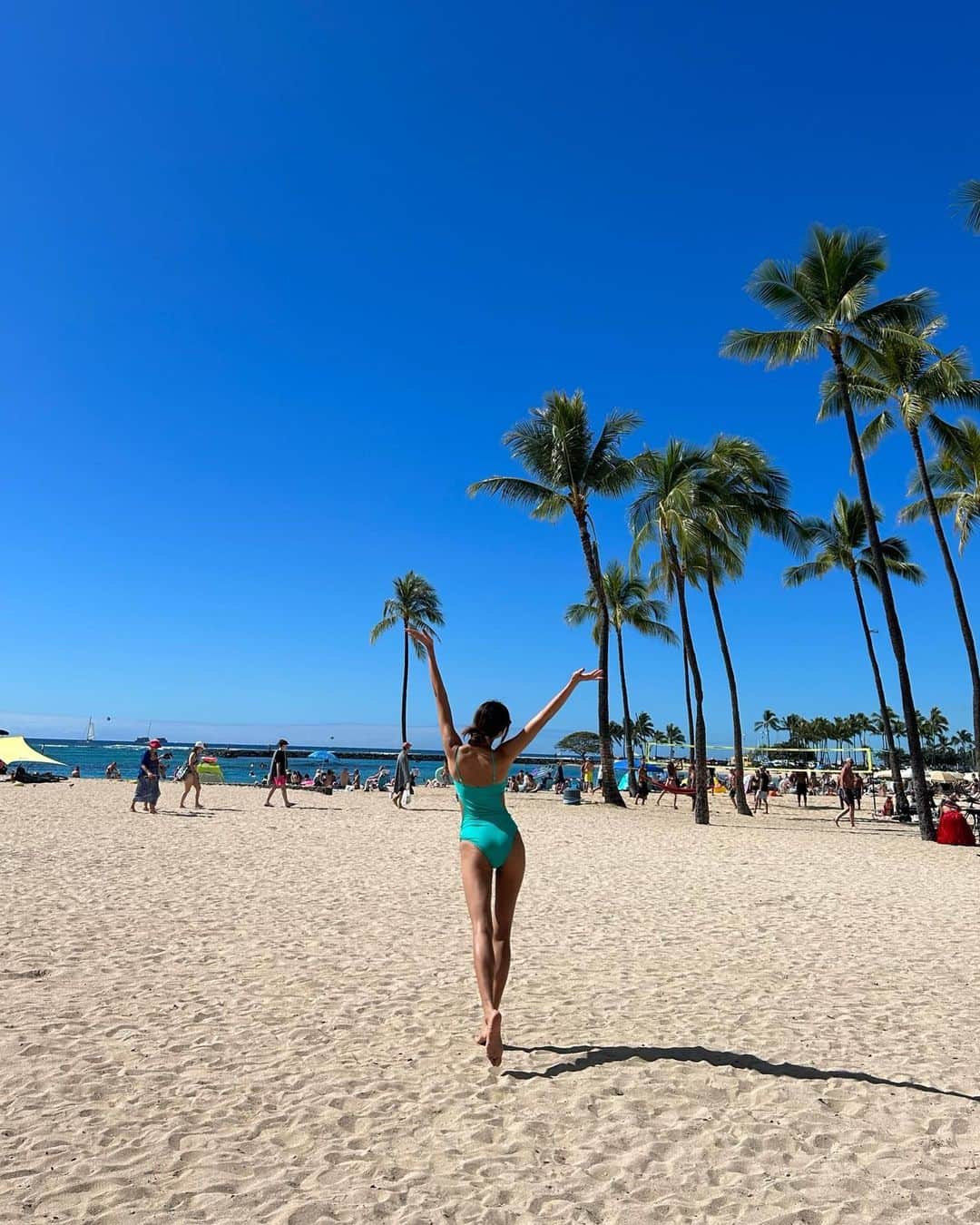 イ・ナリのインスタグラム：「안녕~~🧚🏻‍♀️ 하와이 안녕 2023~~🎆 . . . #hawaii」