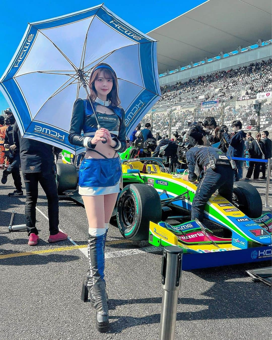 羽瀬萌さんのインスタグラム写真 - (羽瀬萌Instagram)「SF Rd.3鈴鹿サーキット 決勝お疲れ様でした☺️  予選中の日より風は少なかったかな？ 天気も良く日中は暖かかったですね😊 ピットウォークと、スタート進行時以外は基本的にイベント広場のKCMGブースに居ます😀 ブースの賑やかしをしたり、インスタライブでブース紹介をしたり😊 二日間たくさんの方々がKCMGブースに来てくれました！有難うございます☺️  carrozzeria✖️Kids com Team KCMG  ラウンジ　では可夢偉さんコラボのコーヒーが☕️ カップも格好良くて映え写真が撮れますよ✌️写真を見てみてください→→→→  次戦も一緒にteamKCMGの応援を宜しくお願いします🤲  #superformula #SFormula #KCMG #carrozzeria #カロッツェリアサポートガール #羽瀬萌　#はせめぐ #撮影 #モデル　#model #高身長　#高身長女子　#レースクイーン　#ラウンドガール #japanesegirl #bijobijo」4月23日 22時57分 - megugumigumi