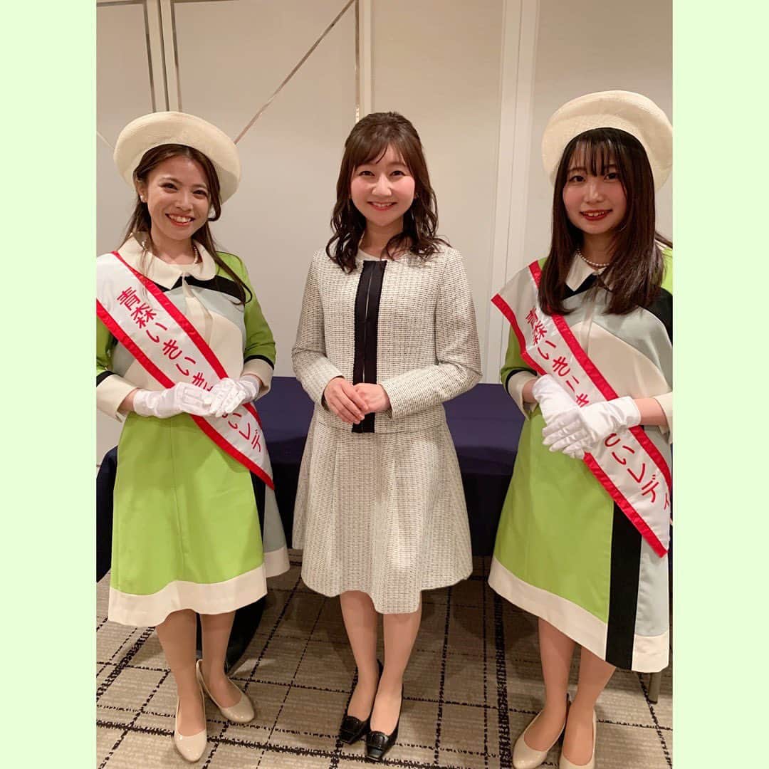 稲葉千秋のインスタグラム：「🥬🥕🍅🍆🧅  きのうは 第3回青森いきいきやさいレディコンテストの 審査員をさせて頂きました！  ミスコンはMCしか経験したことがなく、 ミス○○ではない私が 審査をしても良いものかと不安でしたが、 エントリーされた皆さんの 真剣な眼差しや熱い想いを聞いて、 私も真剣に採点させていただきました！  いきいきやさいレディに選ばれたお二人、 おめでとうございます☺️👏  残念ながら選ばれなかった方も、 エントリーしたという勇気が 十分素晴らしいと思います。 自信を持ってこれからも活躍して頂きたいです。  コンテスト終了後、 笑顔輝く現青森いきいきやさいレディの 工藤さんと八木澤さんとパシャリ❣️ 手の揃え方を真似させて頂きました☺️笑  八木澤さんが目を輝かせながら、 「今朝のハッピィ観ていました！ 父がこの人面白いアナウンサーだねと 言っていました」と声をかけて頂きました😂  可愛らしくてピチピチのレディたちに 癒されました☺️💗  #青森いきいきやさいレディ  #コンテスト #審査員  #ミスに憧れる #稲葉千秋」