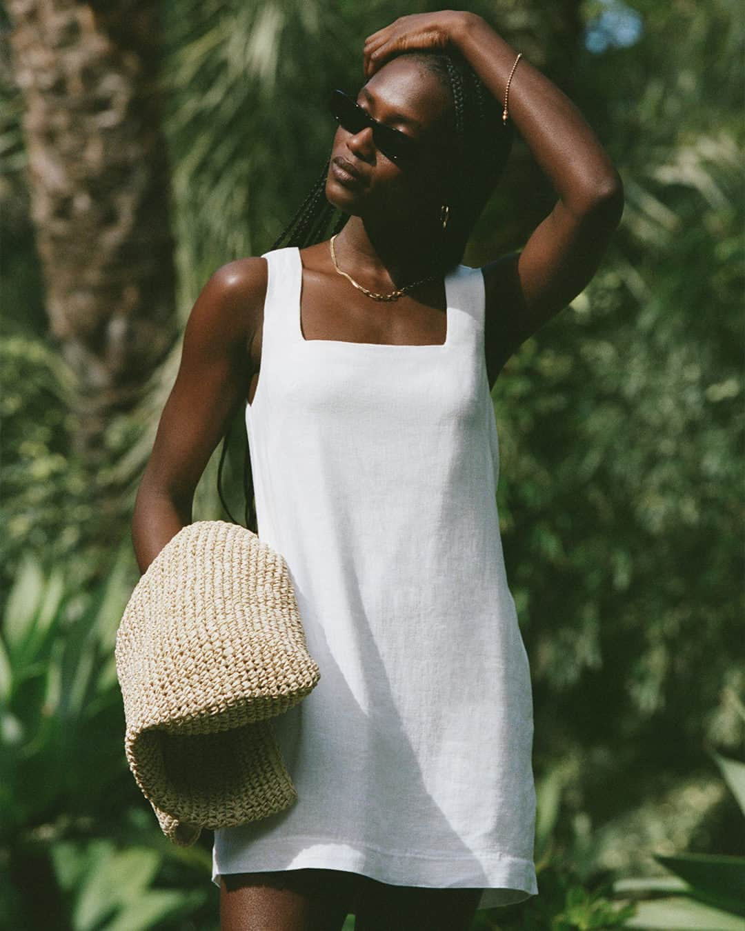 Abercrombie & Fitchさんのインスタグラム写真 - (Abercrombie & FitchInstagram)「Getaway glow. ✨  @secily in our Off-The-Shoulder Poplin Top and Poplin Tiered Maxi Skirt @_essencetaylor in our Linen-Blend Wide Strap Mini Dress」4月23日 23時01分 - abercrombie