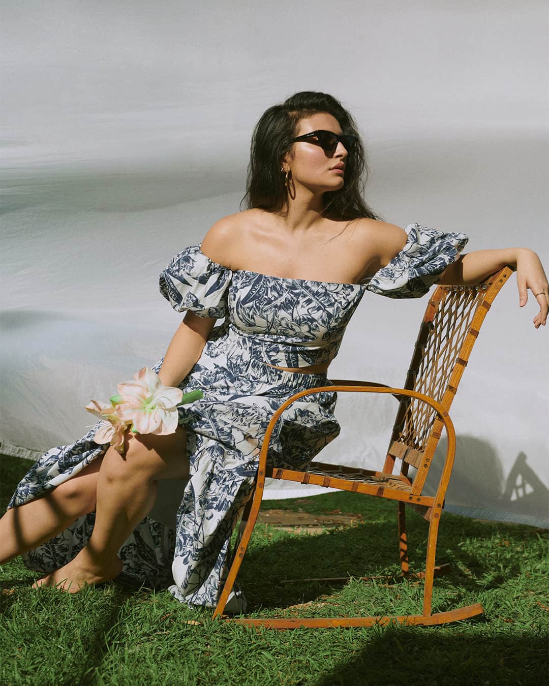 Abercrombie & Fitchのインスタグラム：「Getaway glow. ✨  @secily in our Off-The-Shoulder Poplin Top and Poplin Tiered Maxi Skirt @_essencetaylor in our Linen-Blend Wide Strap Mini Dress」