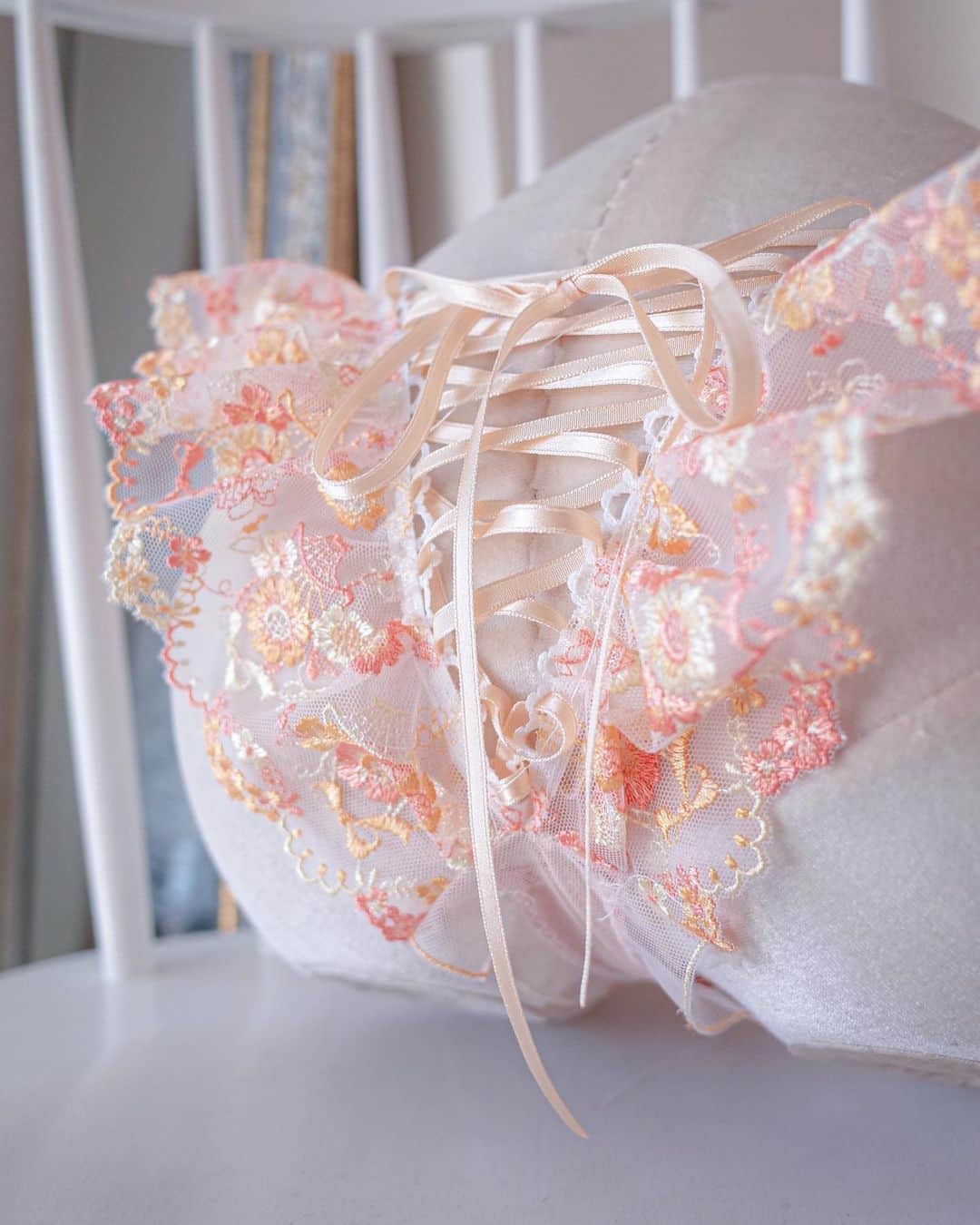 senanoLINGERIEさんのインスタグラム写真 - (senanoLINGERIEInstagram)「\\\ 全員対象/// レースがなくなるまで!!!!!!  【mystery bag販売】 "女神シリーズ" あの大人気… 女神ショーツをランダム配色でお届けします🎨 新品ハギレを寄せ集め kawaii をぎゅぎゅっと詰めこんだのがミステリーバック！ 【女神ショーツ＋響きにくいシンプルパンツor使いやすいシンプルブラ】のどちらかを選んでね👙👙  ⚫︎サイズ SMLから選択してください。 （ブラ選択の方はブラサイズも）  ⚫︎mystery bag販売 ¥11000 ・女神ショーツ ・シンプルパンツorシンプルブラ →全てランダム配色  ⚫︎購入方法 DMから「買います」とメッセージいただいた方からお返事していきます。※レースハギレ在庫がなくなり次第終了です。」4月23日 23時02分 - senanolingerie