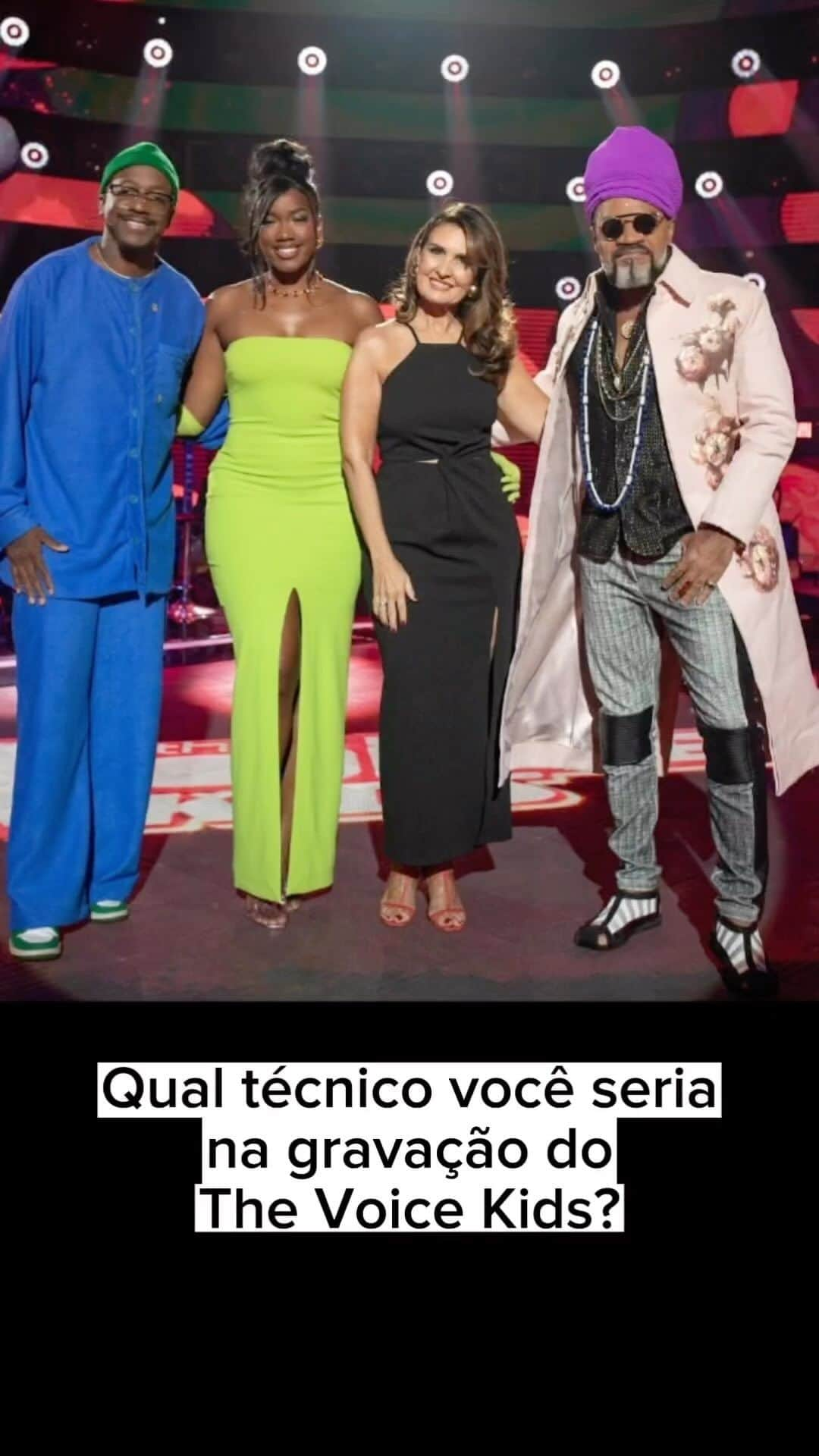 ファチマ・ベルナルデスのインスタグラム：「Qual técnico você seria? Me diz aí! 😘  A gente espera vc logo depois de #temperaturamáxima. #thevoicekids  @iza @mumuzinho @carlinhosbrown」