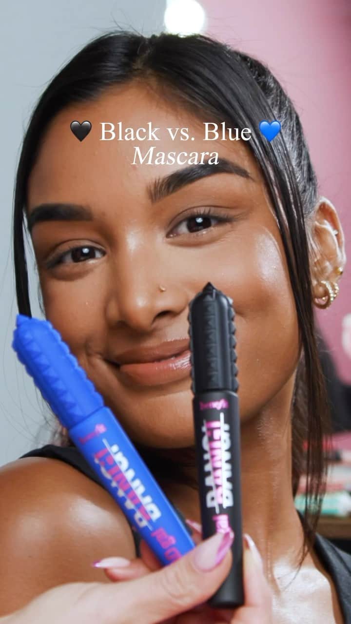 Benefit Cosmeticsのインスタグラム：「Which one of our BADgal BANG! Macara catches your eye? 👁️ ⁠ ⁠ 🖤 #BADgalBANG! volumizing mascara in Black⁠ 💙 #BADgalBANG! volumizing mascara in Blue⁠ ⁠ Comment in emojis below! 👇⁠ ⁠ #benefitcosmetics #makeup #beauty #mascara #volume #glam」