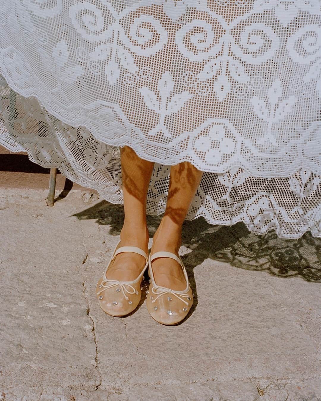 レフラーランドールのインスタグラム：「Just when we thought we couldn’t love Leonie more… Discover our shiny new take on our best-selling ballet flat ✨ #loefflerrandall」