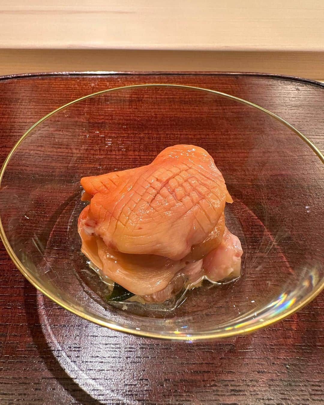 秋元康さんのインスタグラム写真 - (秋元康Instagram)「#西麻布#日本料理#山崎#かに吉  鳥取の名店「かに吉」の大将を西麻布の日本料理の名店「山崎」にお連れしました。 前回、「山崎」の大将を、鳥取の「かに吉」にお連れしたので、今回は、その“返し”ということです。お互いリスペクトし合っている料理人同士、仲良くなるのは素敵ですね。」4月23日 23時41分 - yasushi6057