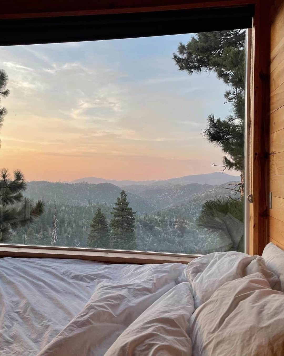 BoxedWaterのインスタグラム：「Embracing the calming power of nature during National Parks Week 🌿  via @getawayhouse」