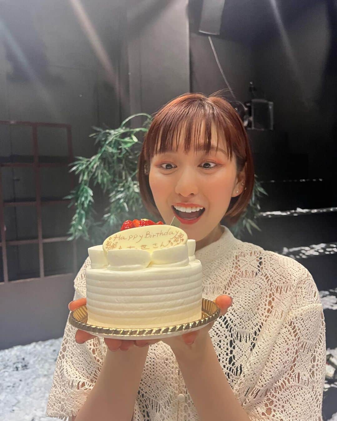 岩井七世のインスタグラム：「『新約 東海道四谷怪談』 全公演、終了しました😭✨✨  ご来場いただいたお客様、 誠にありがとうございました。  そして本日、元気に 誕生日をむかえました〜💐  祭りのようなこの作品の千秋楽に、たくさんの仲間に囲まれて過ごせてしあわせなスタートになりました。あぁ楽しかった！  愛しくて儚いよ演劇。 これからもよろしくね。  #新約東海道四谷怪談」