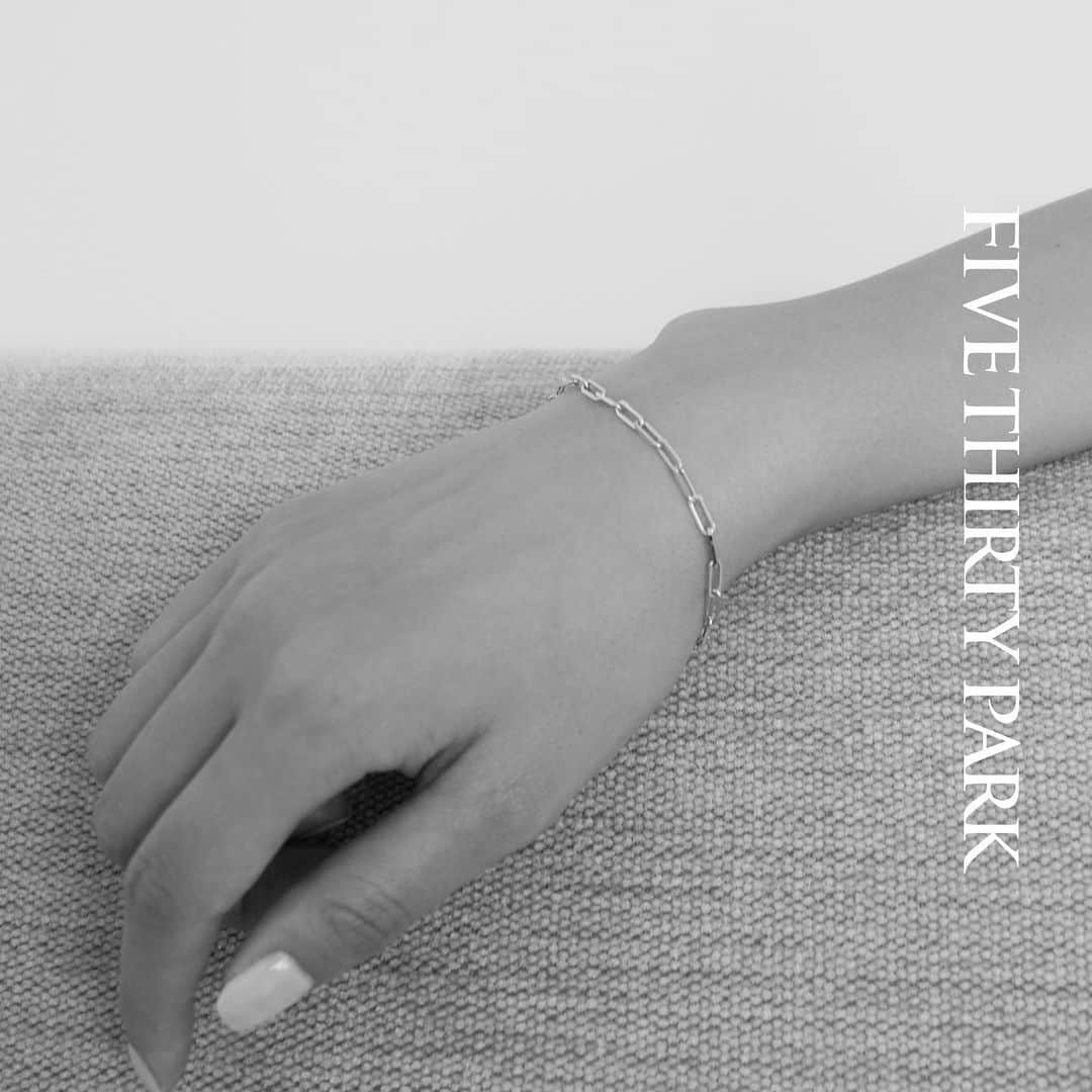 アーカーさんのインスタグラム写真 - (アーカーInstagram)「Long Link Chain Bracelet in 18K Gold. Available at fivethirtypark.com✔️  #530park #fivethirtypark  #mensjewelry #unisexjewelry  #unisex #GenderNeutralJewelry #jewelry #finejewelry  #ファイブサーティパーク #ユニセックスジュエリー」4月23日 23時53分 - fivethirtypark