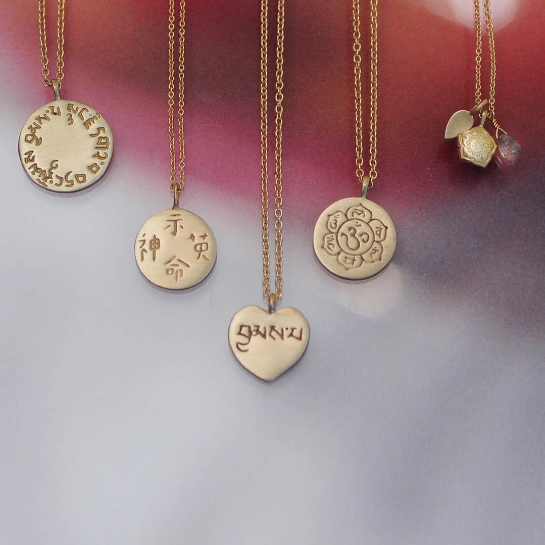 ミーアンドローさんのインスタグラム写真 - (ミーアンドローInstagram)「These handmade gold pendants are engraved with words such as “The Four Immeasurables” in Tibetan which are- Love, Compassion, Joy, and Equanimity. Another in the Chinese alphabet with Spirit, Destiny, Courage, and Revelation. These translations reveal their meanings to be so familiar, timeless and powerful.   #meaningful #pendants #MothersDay #giftideas #timeless #jewelrydesign #10kgoldjewelry #handcraftedjewelry #madeinnyc #meandrojewelry」4月23日 23時55分 - meandrojewelry