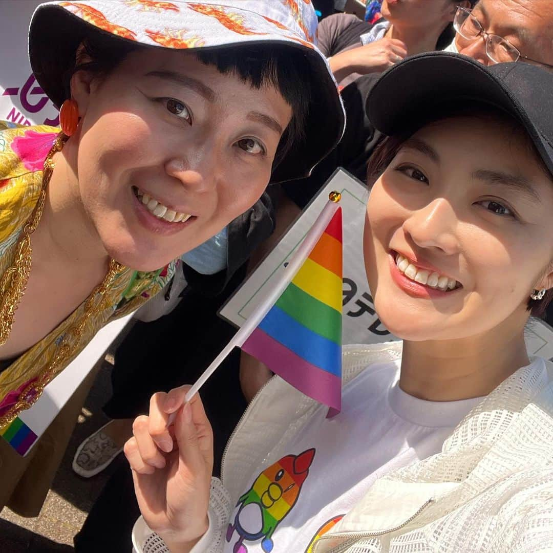 岩本乃蒼さんのインスタグラム写真 - (岩本乃蒼Instagram)「#東京レインボープライド ことしはパレードにも🙌 ⁡ アナウンサーや記者、 ディレクターなどいろんな部署から 有志が集いました！ 会社だけでなく会いたいとおもっていた人にも たくさん会えた☺️ ⁡ 渋谷の街を練り歩いて 沿道に集まる方とコンタクトして ほんっとに笑顔に包まれていて そのひとつひとつが尊いと あらためて感じさせてくれました これからも誰もが自分らしく、 わたし自身も自分らしくいられるために 伝えていかねば🫶🏻🌈 #TRP2023 #変わるまで続ける #ALLY #にじモ」4月23日 23時59分 - noa_iwamoto