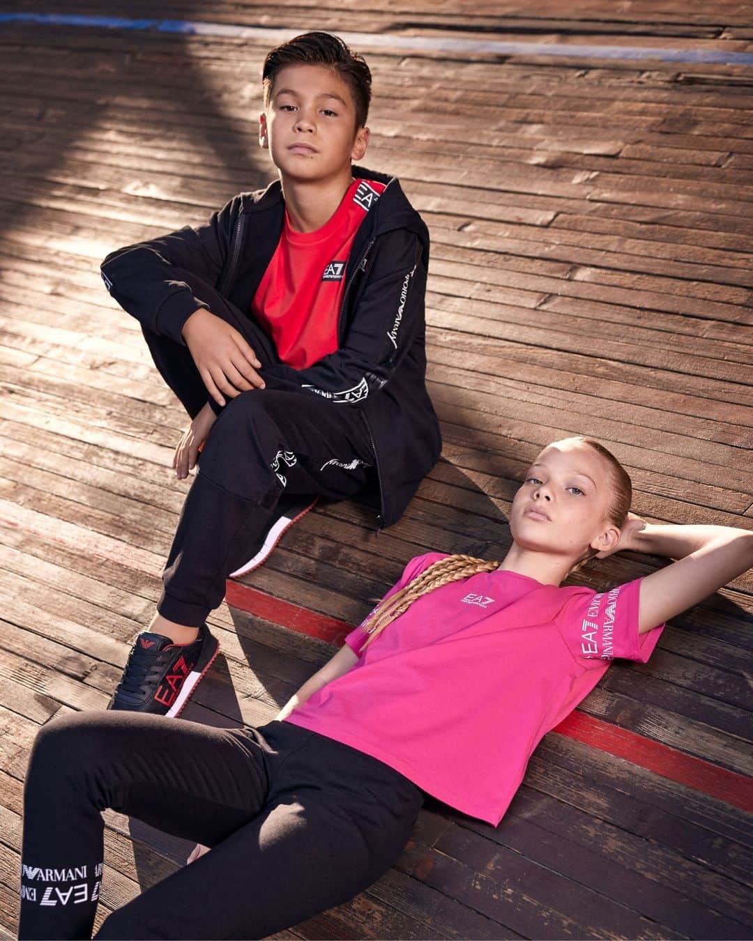 Armani Officialさんのインスタグラム写真 - (Armani OfficialInstagram)「#EA7 for the little ones: adorably sporty. Discover the #EA7 Junior Collection at the link in bio.」4月24日 0時00分 - emporioarmani