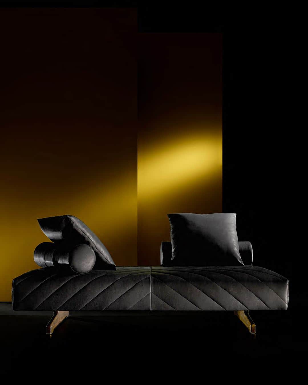 ジャンニヴェルサーチのインスタグラム：「Versace Home at Salone Del Mobile  18 - 23 April   Fiera Milano, Rho  Further details at Versace.com via the link in bio  #VersaceHome」