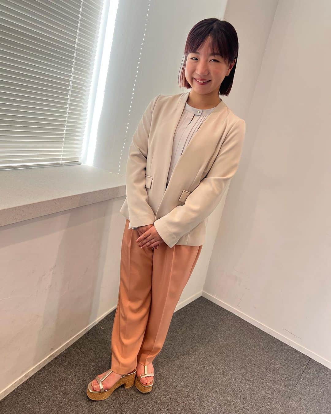 寺本明日香さんのインスタグラム写真 - (寺本明日香Instagram)「テレビ東京 「みんなのスポーツ！」  今日は野球解説者 西岡さんと共に野球はもちろん 体操もたくさんお届けしました！  怪我がありながらも 見事3連覇に輝いた橋本大輝選手を 取材。 全日本選手権の振り返りもふまえ、 怪我の裏側や世界王者の意識についてもお話いただきました。 これからの活躍も応援してます。  来週のみんなのスポーツ！ですが、 土曜日のみお休みさせていただきます。 日曜日（30日）がラスト マンスリーMCになりますので またお楽しみに☺️  衣装 👗 @cohina.official  👡 @foremos_marco」4月24日 0時06分 - teramoto_asuka