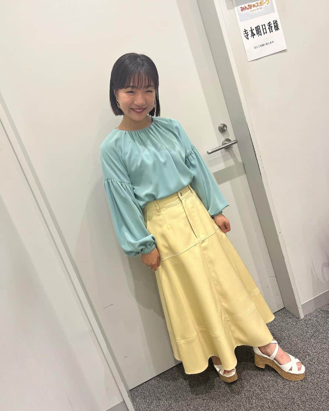 寺本明日香さんのインスタグラム写真 - (寺本明日香Instagram)「テレビ東京 「みんなのスポーツ！」  今日は野球解説者 西岡さんと共に野球はもちろん 体操もたくさんお届けしました！  怪我がありながらも 見事3連覇に輝いた橋本大輝選手を 取材。 全日本選手権の振り返りもふまえ、 怪我の裏側や世界王者の意識についてもお話いただきました。 これからの活躍も応援してます。  来週のみんなのスポーツ！ですが、 土曜日のみお休みさせていただきます。 日曜日（30日）がラスト マンスリーMCになりますので またお楽しみに☺️  衣装 👗 @cohina.official  👡 @foremos_marco」4月24日 0時06分 - teramoto_asuka
