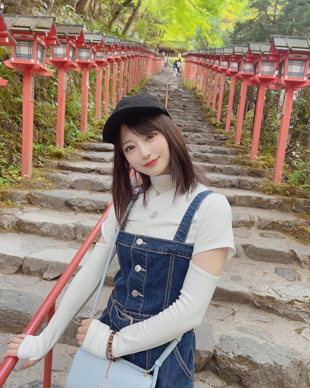 のインスタグラム：「京都貴船神社いってきた♬ 水守り買ったよん✨空気がめちゃくちゃ綺麗で気持ちよかった〜🌳🍀 水占いみくじもできて満足🫶✨ #貴船神社 #京都#京都観光#京都観光スポット #パワースポット#神社巡り」