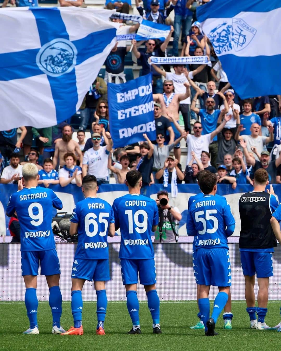 エンポリFCさんのインスタグラム写真 - (エンポリFCInstagram)「📸👏🙏😥 #EmpoliInter  #StadioCastellani #Empoli #SerieA #AvantiAzzurro #EmpoliFootballClub #EmpoliFC #EmpoliFC1920 #InstaEmpoli #InstaAzzurri #InstaEFC」4月24日 0時09分 - empoli_fc_official