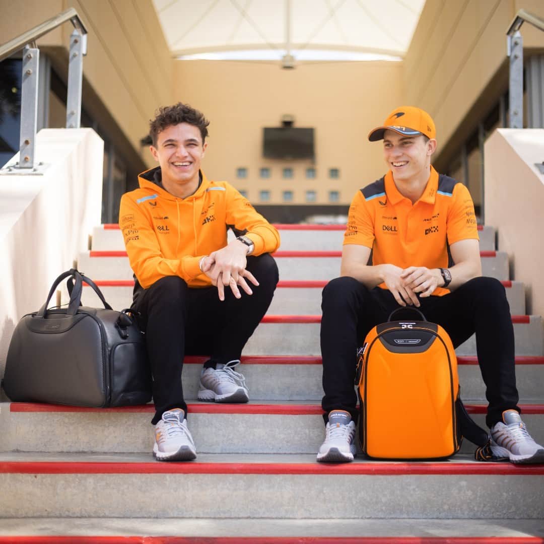 トゥミのインスタグラム：「Distilled from McLaren brand’s DNA, the TUMI | McLaren collection is modeled after their aerodynamic supercars.  #TUMI #TUMIMcLAREN」