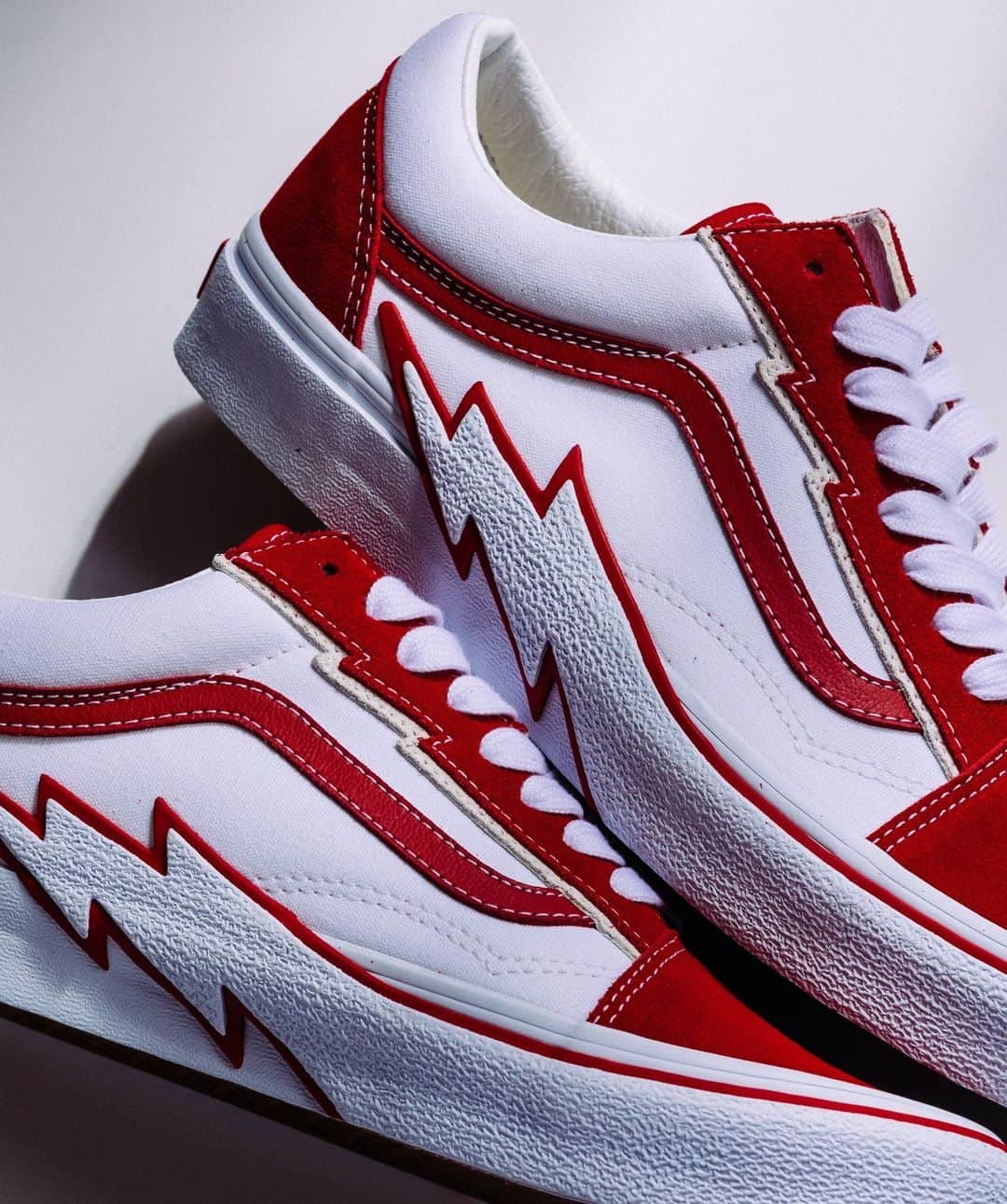 Foot Lockerのインスタグラム：「Charged up ⚡   New colors of the Vans Old Skool 'Bolt' are available now in-store & online.」