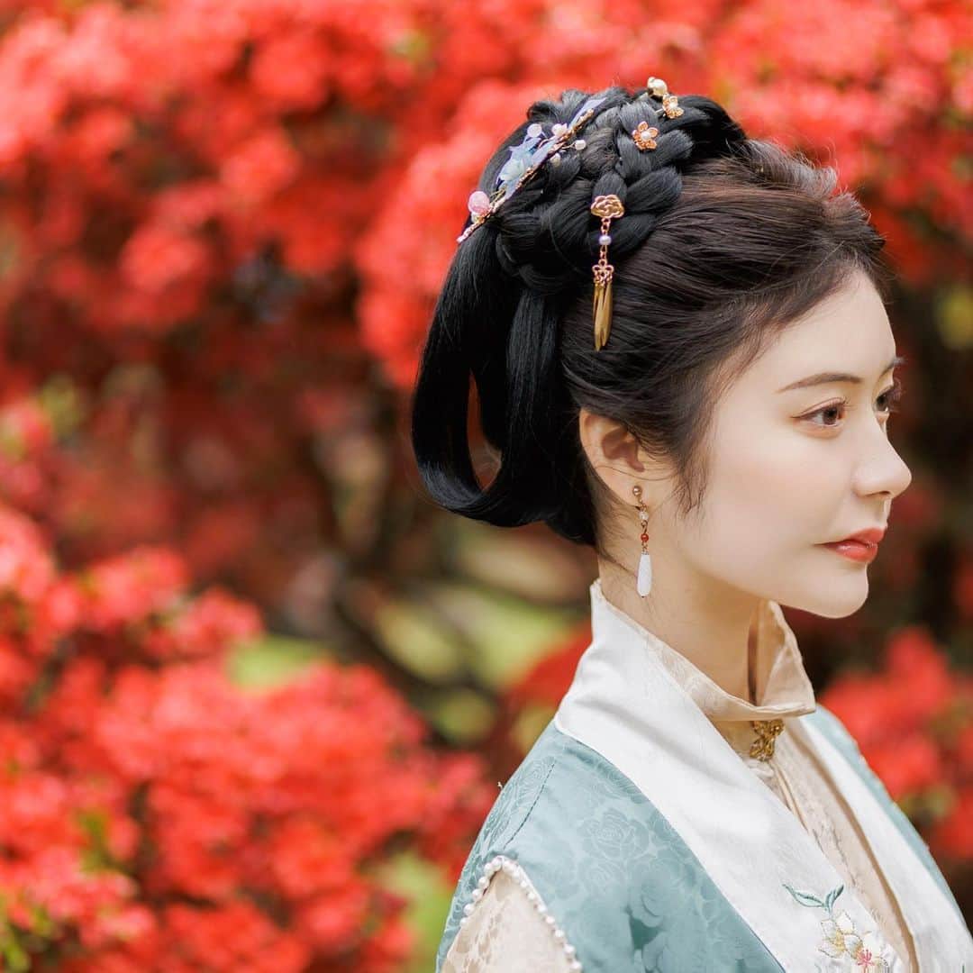 加藤美南のインスタグラム：「私の好きな中国宮廷のドラマに世界観が似ているっ これは明の時代の感じです🌹」