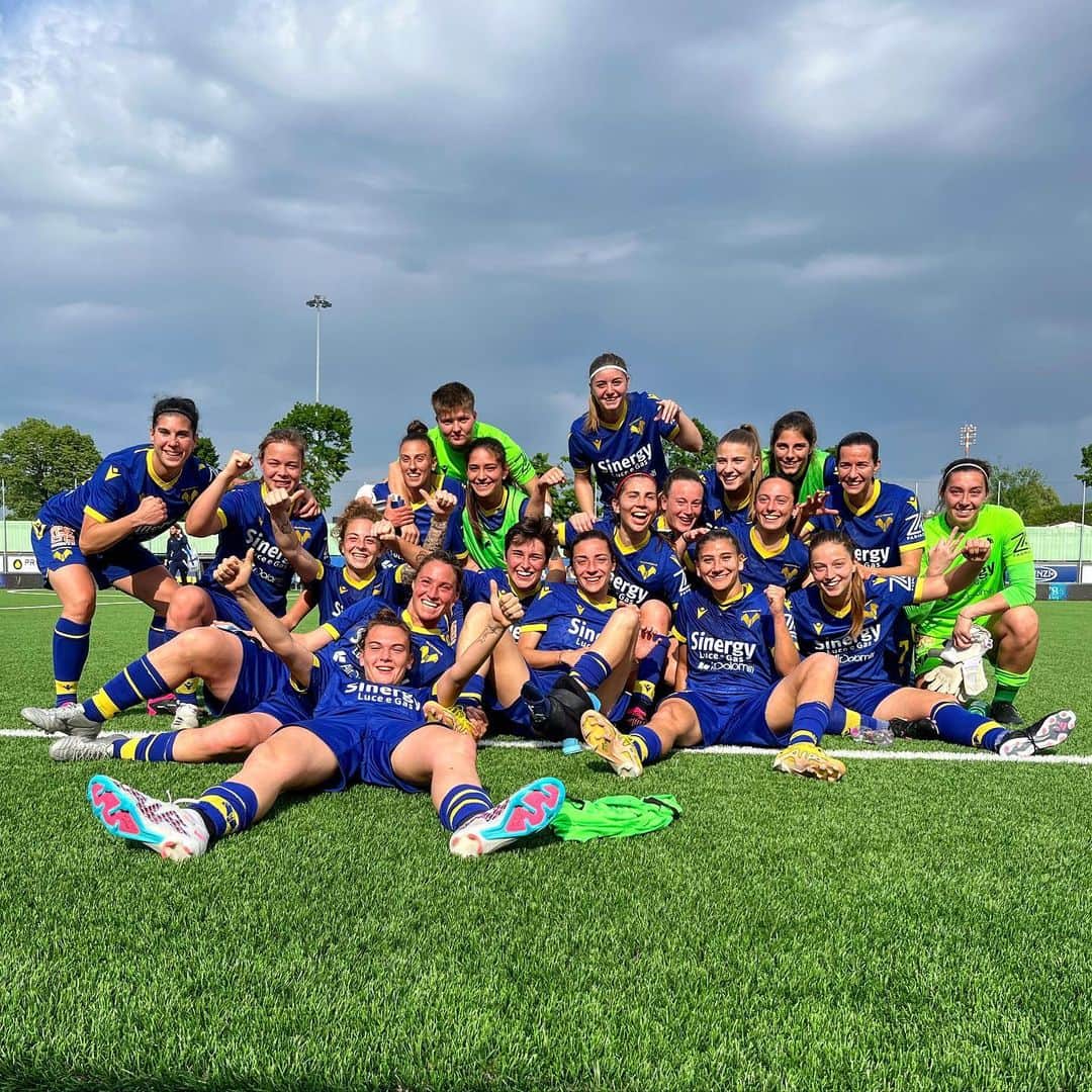 エラス・ヴェローナFCのインスタグラム：「✅ Serie A ✅ Primavera ✅ Women  Le ragazze chiudono alla grande il weekend perfetto dei gialloblù battendo 2-0 il Cesena 😍💛💙👏  #HVW #HVWomen #DaiVerona」
