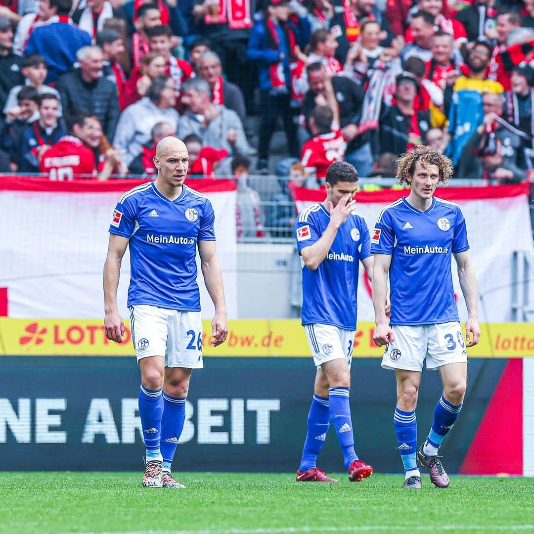 シャルケ04のインスタグラム：「Das war leider nix. . #SCFS04 4:0 . . #Bundesliga #Schalke #S04 #Matchday #Football #Soccer #Fußball #Futbol #Knappen #WirBleiben #🔵⚪️」