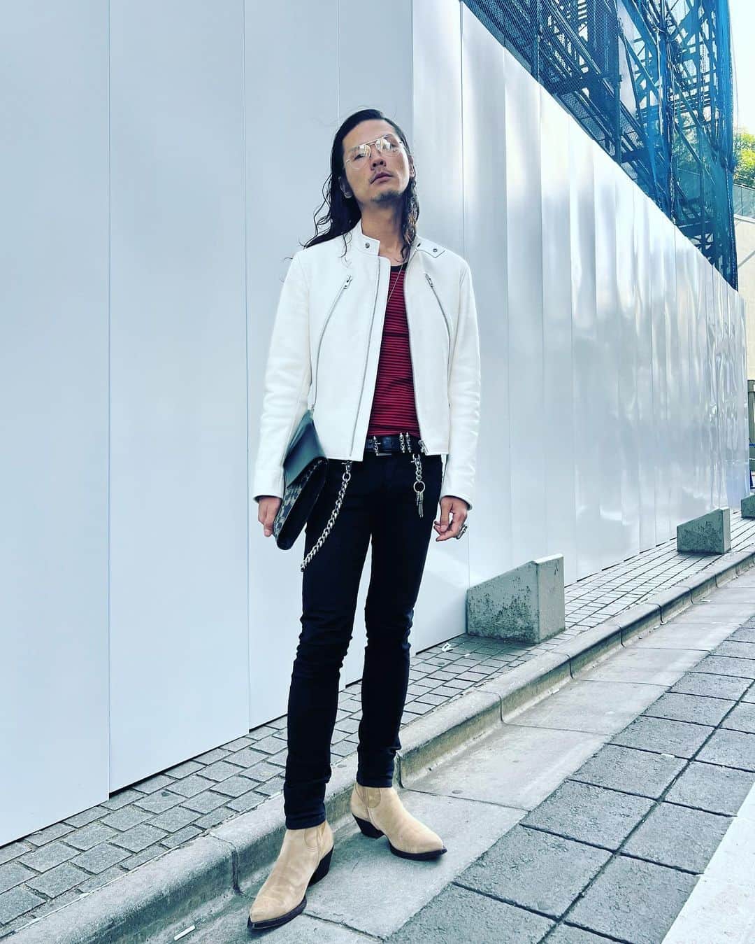 庄村聡泰のインスタグラム：「#サトヤスタイリング 眼 #rayban 上 #maisonmargiela  中 @lithium_jp  下 @cheapmonday  腰 #chromehearts  靴 #saintlaurent  銀 @chromeheartsofficial  鞄 #gucci  写 @numargiela  観 @oneokrockofficial  推し曲 #neon  ベルーナドーム行って来ましたネオンからのディーパーディーパーが俺得過ぎてしゅきいいいいい  でした」