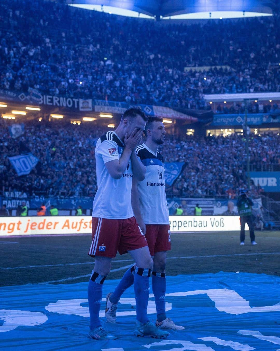 ハンブルガーSVさんのインスタグラム写真 - (ハンブルガーSVInstagram)「No words needed! 💙🤍🖤  #nurderHSV」4月24日 0時36分 - hsv