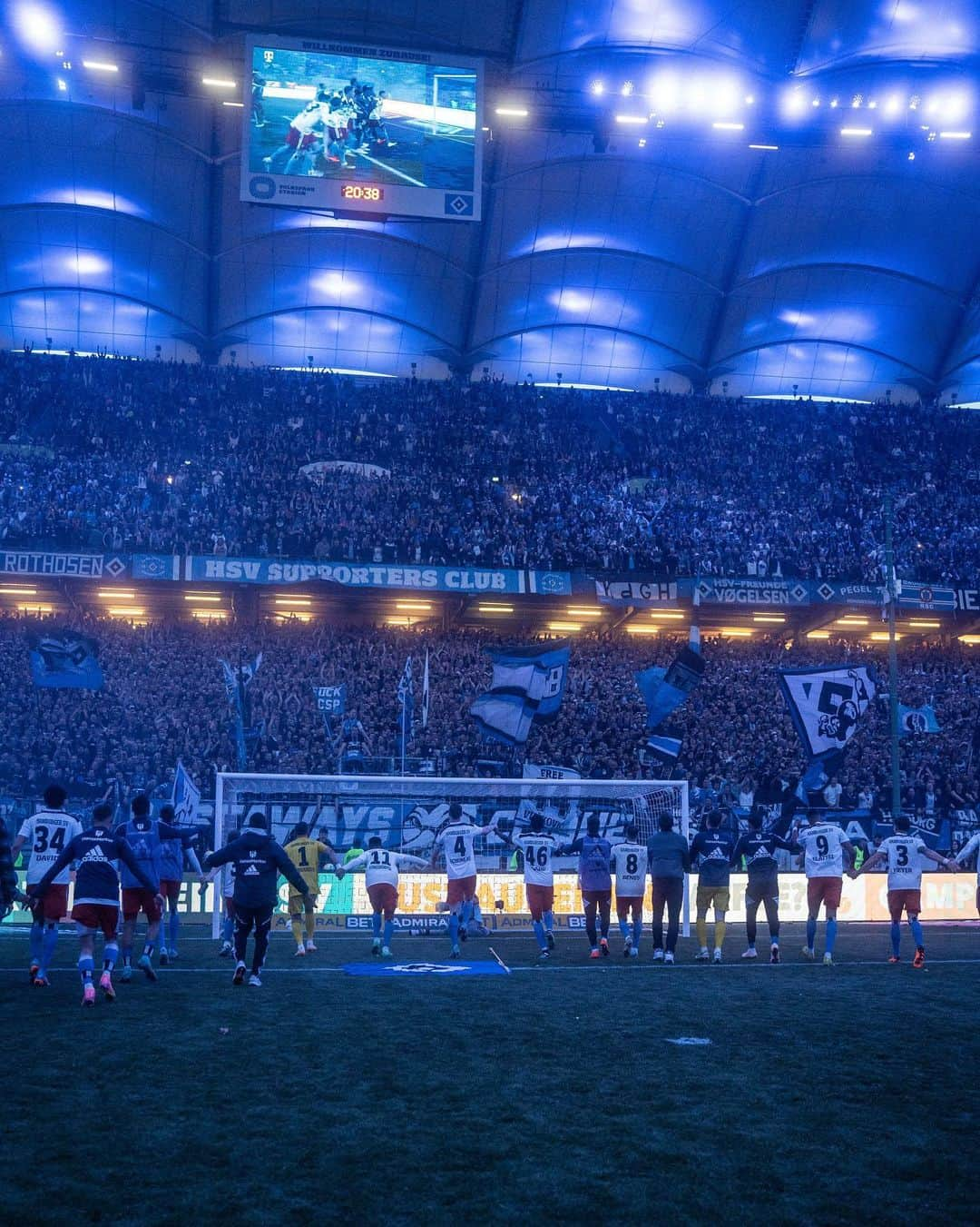 ハンブルガーSVさんのインスタグラム写真 - (ハンブルガーSVInstagram)「No words needed! 💙🤍🖤  #nurderHSV」4月24日 0時36分 - hsv