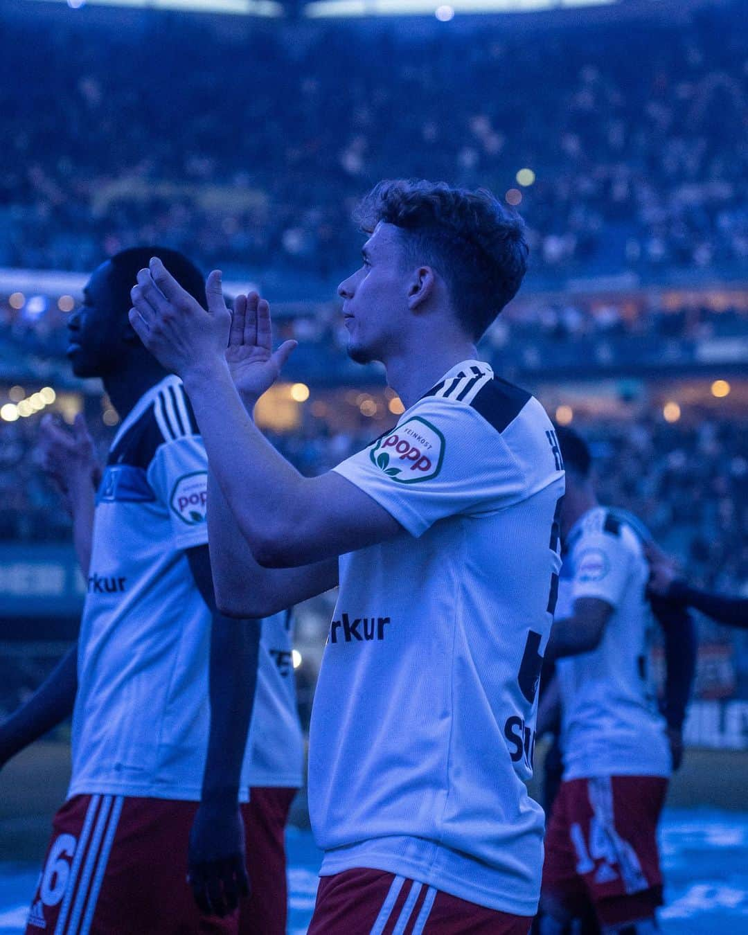 ハンブルガーSVさんのインスタグラム写真 - (ハンブルガーSVInstagram)「No words needed! 💙🤍🖤  #nurderHSV」4月24日 0時36分 - hsv