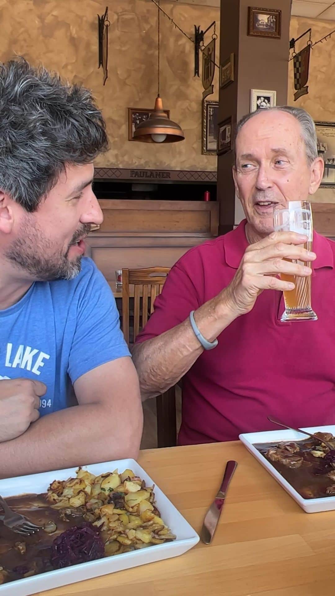 エド・ウィークスのインスタグラム：「#WeeksEats returns! In Spain! (Dad didn’t really vote for Brexit) . #germanfood #spain #costadelsol #foodreview #themindyproject」