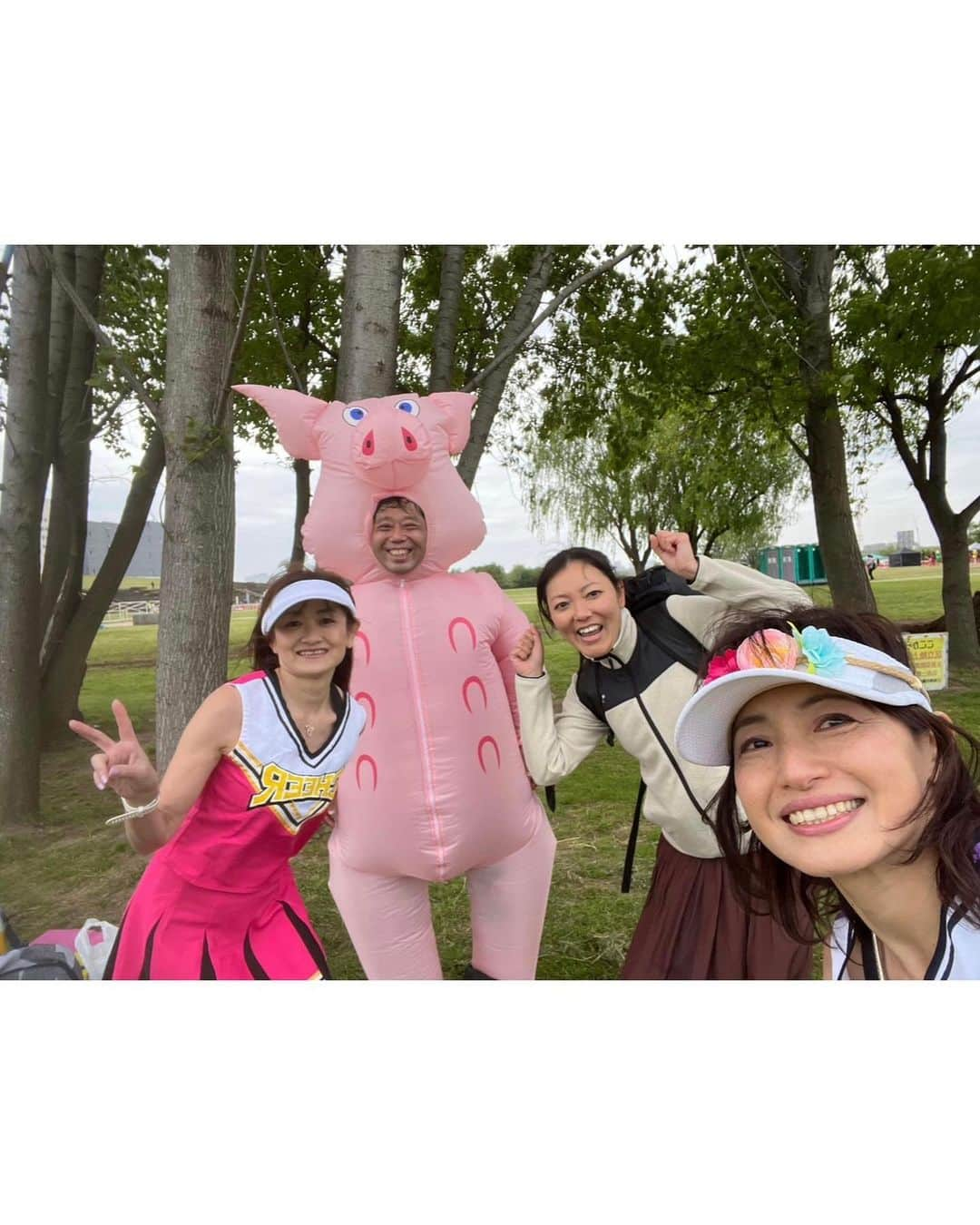 run+さんのインスタグラム写真 - (run+Instagram)「#春の情熱ハーフマラソン2023 2時間切りペーサー バディは @naoco_running でなおなおコンビ🙏🏻💕 以前のTODABASHI30K（私が初めてペーサーをした大会）が初大会だそうでその時にさやぴーとペーサーしてたの覚えてくれててその時に会ってる＆一緒に走ってるんだそうそれがこうしてご一緒にペーサーをできるなんてすごく嬉しい✨って言うか助けられました🥹 たじP素敵なご縁に感謝ですー✨  この時期にこの大会走る方って もう次のシーズンに向けた情熱がある方ばかり❤️‍🔥 情熱とは裏腹に？こんな涼しいの初めて😲 そんな中、緑&赤鉛筆、幼稚園生、子豚ちゃんとコスプレに熱い情熱を 捧げる方も😍 しかも子豚ちゃんはCuteなチア2人 @hoshino_mitsuyo @etsu__ko1219を応援団につけて📣  今回は1度目のスライドから"にゃー”って返してくれた 猫さん@neko__hiroshi ありがとうございました✨  大きな幼稚園生が目が良くて!? もうすぐ〇〇とスライドしますね、もうすぐ〇〇が来ますねなんて解説してくれるから、 その度に〇〇来るよー！なんて盛り上がってました🙌  #今日も良いランでした  @o_chan0303 めっちゃ安定した走りでナイスラン👏  #情熱ハーフマラソン Pacer @run_kissy @ton_chan_0125 @takaddd0227 @yusuke_be_ @m.a.i.0730 @kishiyama1129 @_hide_ito_ @tajee_nomyathlete @naoco_running  @mamarubanga 先導🚲お疲れ様でした✨  @athlete_smile 素敵な大会に感謝ですにゃฅ^._.^ฅ✨  #いまわたしができること #runのために今できること #走れるって幸せ　#走れるって当たり前じゃない #走るを楽しむ  #ラン ランニング RUNNING #ランナー #runner #サブ425への道 #サブ4への道 #サブ375への道 #サブ35への道 #サブ4 #サブ375 いつかは #サブ35  #ハシリマシタグラム #ハシリマスタグラム マラソン部 igランナー igランナーズ東京 #走るを楽しむ  #ランニング好きな人と繋がりたい #ランナーさんと繋がりたい #igランナーズと繋がりたい  RunForSmile Runday RunLovesLife runstagram #走る楽しさ広げ隊 @runplus #aday #EveryDaySpecial #instadaily」4月24日 0時49分 - runplus