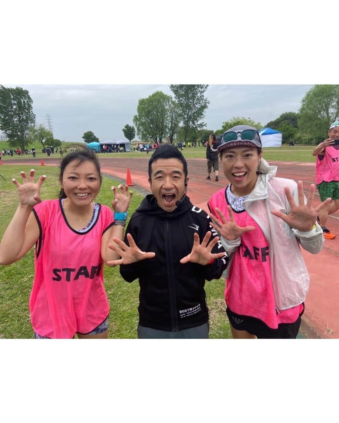 run+さんのインスタグラム写真 - (run+Instagram)「#春の情熱ハーフマラソン2023 2時間切りペーサー バディは @naoco_running でなおなおコンビ🙏🏻💕 以前のTODABASHI30K（私が初めてペーサーをした大会）が初大会だそうでその時にさやぴーとペーサーしてたの覚えてくれててその時に会ってる＆一緒に走ってるんだそうそれがこうしてご一緒にペーサーをできるなんてすごく嬉しい✨って言うか助けられました🥹 たじP素敵なご縁に感謝ですー✨  この時期にこの大会走る方って もう次のシーズンに向けた情熱がある方ばかり❤️‍🔥 情熱とは裏腹に？こんな涼しいの初めて😲 そんな中、緑&赤鉛筆、幼稚園生、子豚ちゃんとコスプレに熱い情熱を 捧げる方も😍 しかも子豚ちゃんはCuteなチア2人 @hoshino_mitsuyo @etsu__ko1219を応援団につけて📣  今回は1度目のスライドから"にゃー”って返してくれた 猫さん@neko__hiroshi ありがとうございました✨  大きな幼稚園生が目が良くて!? もうすぐ〇〇とスライドしますね、もうすぐ〇〇が来ますねなんて解説してくれるから、 その度に〇〇来るよー！なんて盛り上がってました🙌  #今日も良いランでした  @o_chan0303 めっちゃ安定した走りでナイスラン👏  #情熱ハーフマラソン Pacer @run_kissy @ton_chan_0125 @takaddd0227 @yusuke_be_ @m.a.i.0730 @kishiyama1129 @_hide_ito_ @tajee_nomyathlete @naoco_running  @mamarubanga 先導🚲お疲れ様でした✨  @athlete_smile 素敵な大会に感謝ですにゃฅ^._.^ฅ✨  #いまわたしができること #runのために今できること #走れるって幸せ　#走れるって当たり前じゃない #走るを楽しむ  #ラン ランニング RUNNING #ランナー #runner #サブ425への道 #サブ4への道 #サブ375への道 #サブ35への道 #サブ4 #サブ375 いつかは #サブ35  #ハシリマシタグラム #ハシリマスタグラム マラソン部 igランナー igランナーズ東京 #走るを楽しむ  #ランニング好きな人と繋がりたい #ランナーさんと繋がりたい #igランナーズと繋がりたい  RunForSmile Runday RunLovesLife runstagram #走る楽しさ広げ隊 @runplus #aday #EveryDaySpecial #instadaily」4月24日 0時49分 - runplus