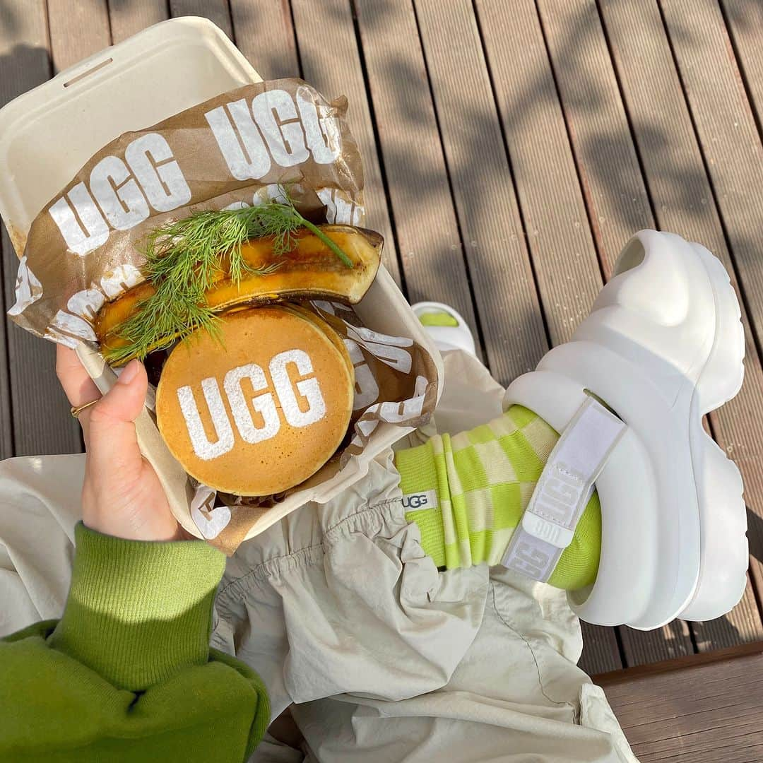 アグさんのインスタグラム写真 - (アグInstagram)「Rise and shine people. It's time for brunch. ✨  #UGG #FeelsLikeUGG #FestivalSeason #Brunch」4月24日 1時00分 - ugg