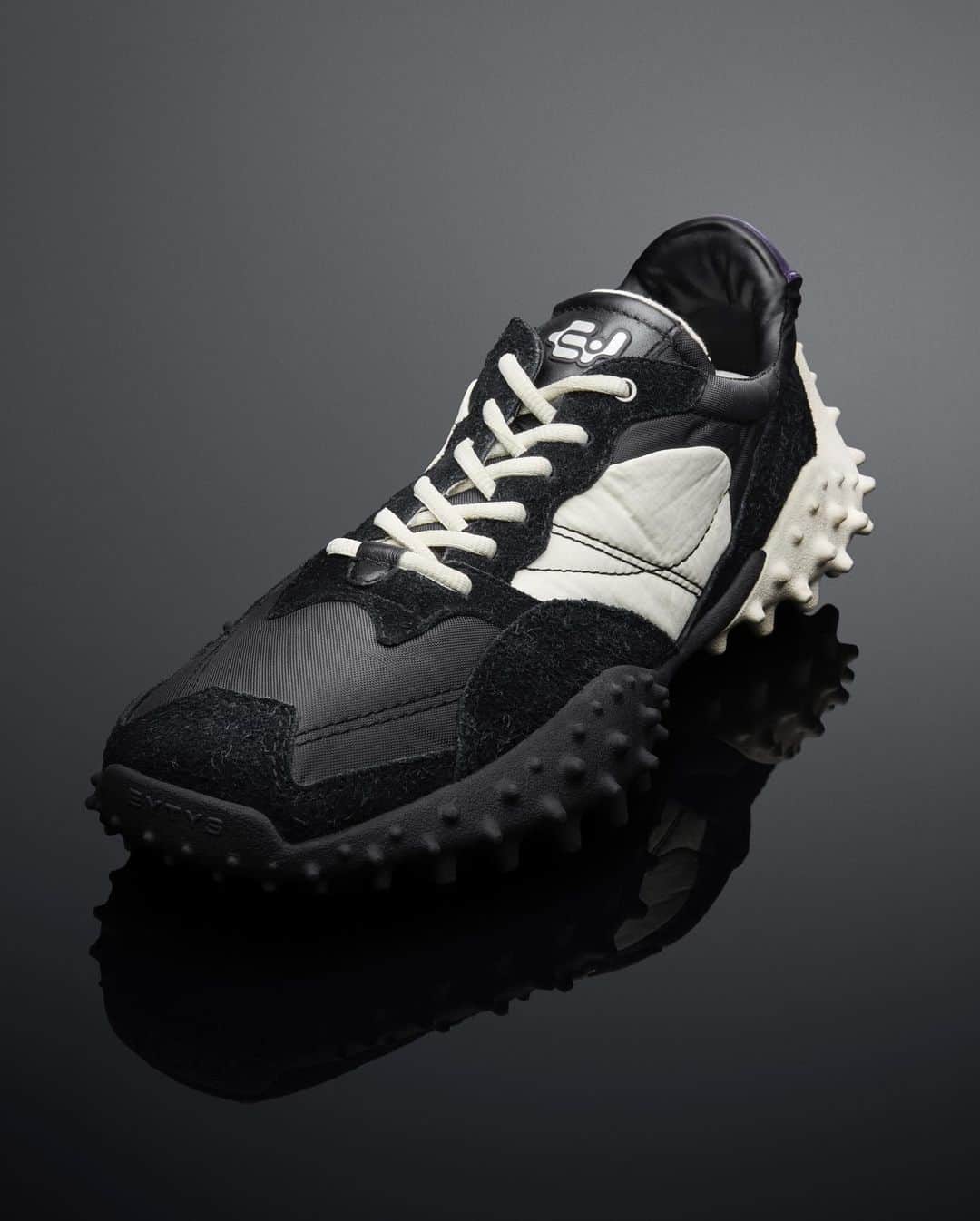 エイティーズのインスタグラム：「The retro-futuristic Fugu Sneakers are back in new colorways.  Explore all footwear news online and in stores.」