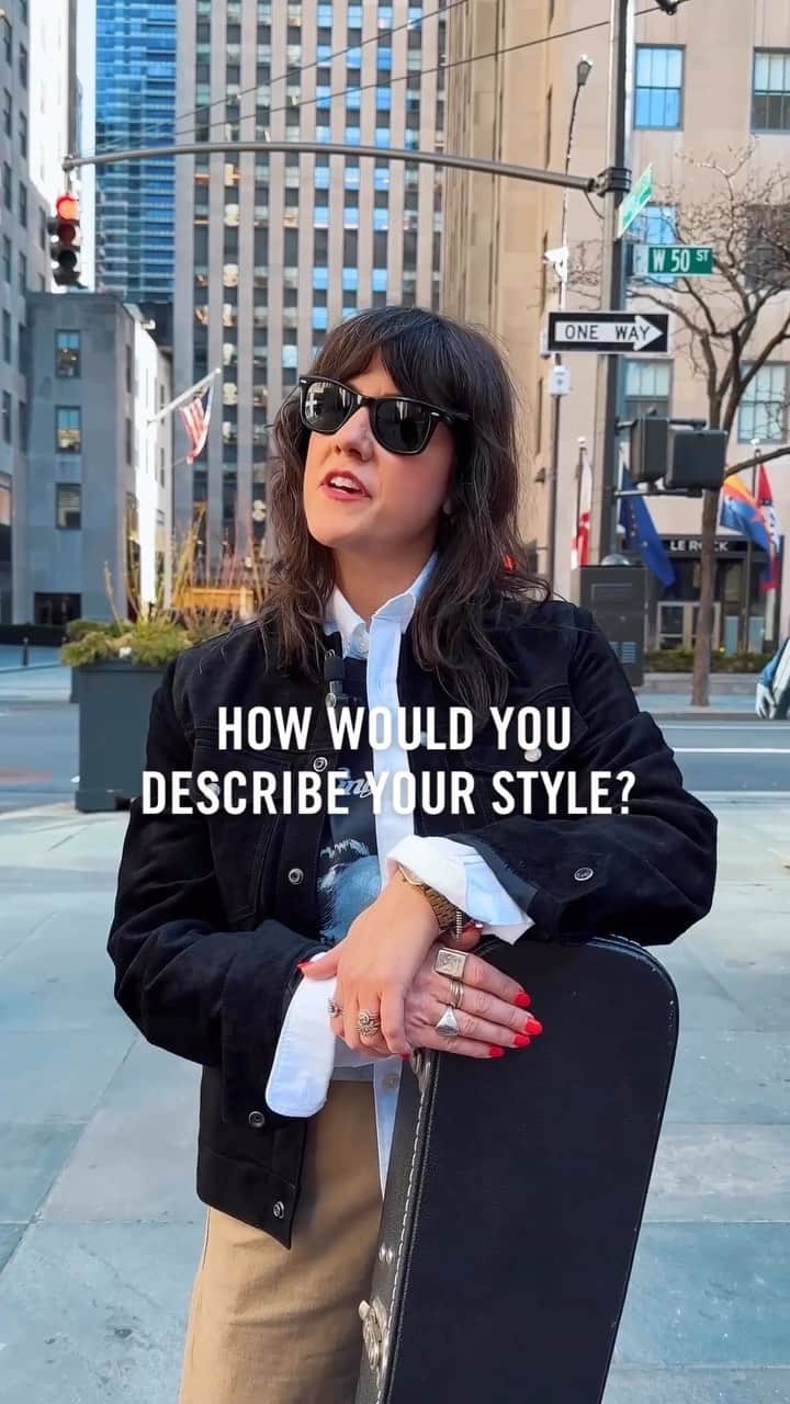 トッドスナイダーのインスタグラム：「Shonda, GM of TS Rockefeller Center, gives us the style breakdown from who’s style inspires her, to how long it takes to get ready in the morning. Watch to lesrn more and tap to shop Shonda’s look.  #TeamTS」