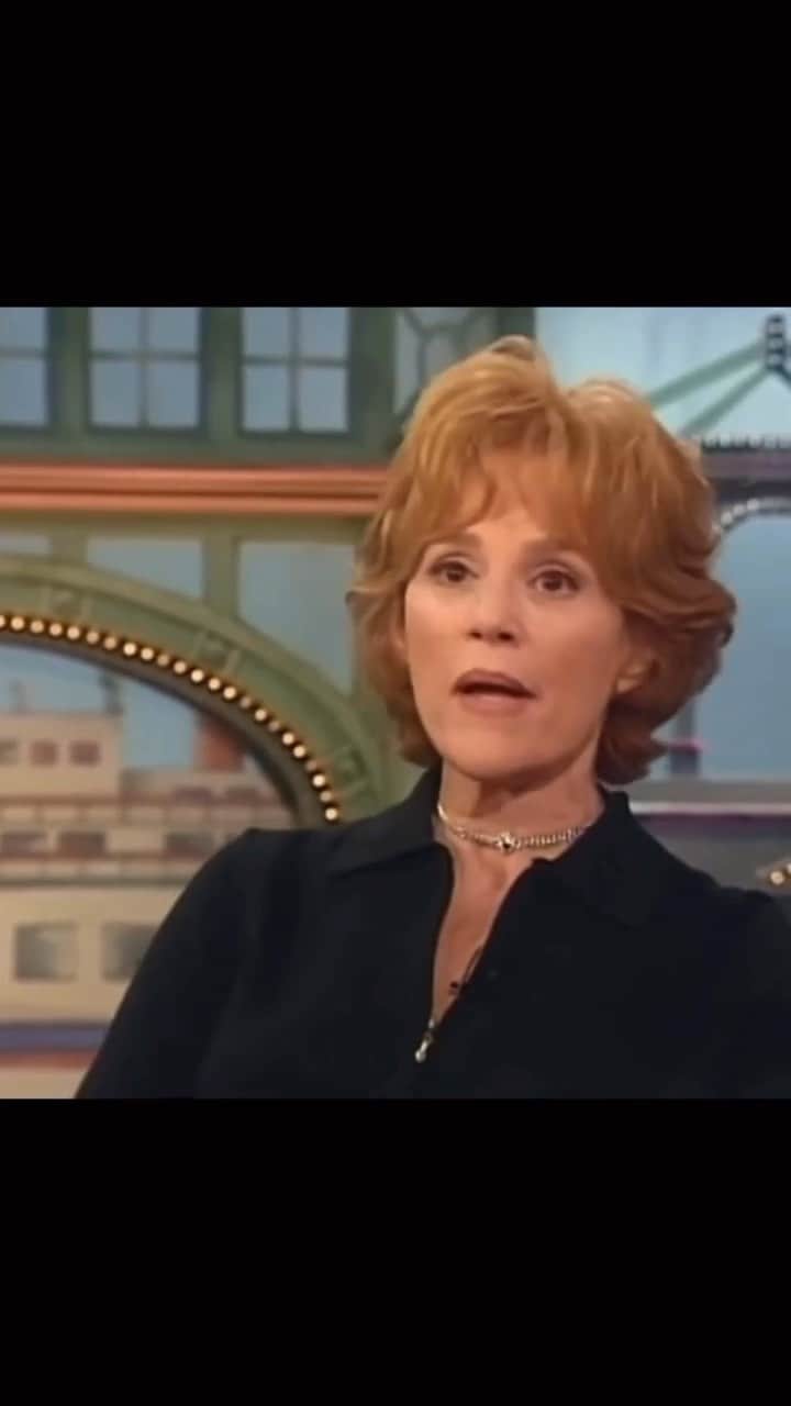 ベス・ベアーズのインスタグラム：「Sunday vibes from the GOAT   #Repost @goodoldmovies ・・・ ♥️ Madeline Kahn singing “Singing in the Bathtub” in Rosie O’Donnell Show, 1996   via @peterzachari   #madelinekahn #rosieodonnell #singinginthebathtub #positive #positivevibes #90s」