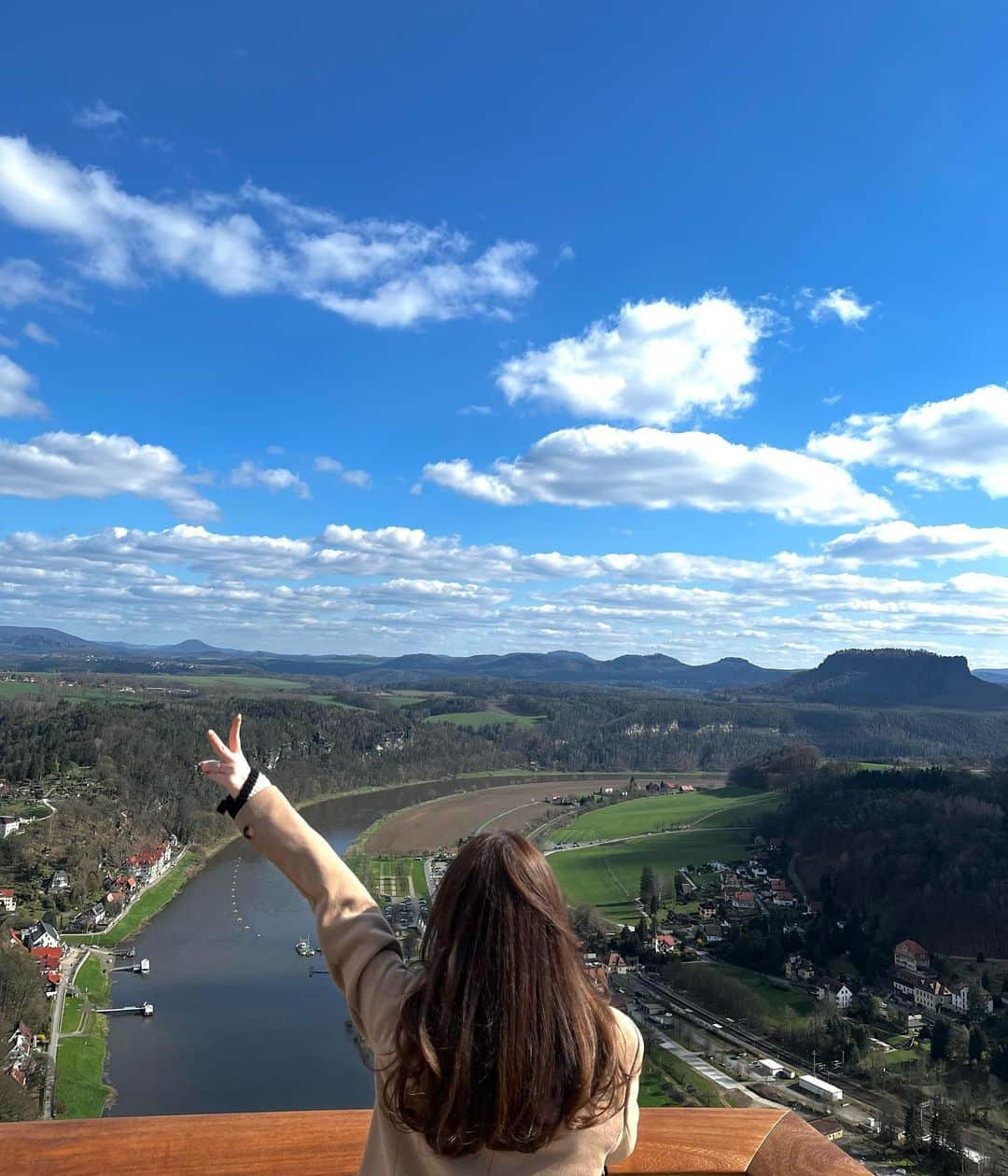 インソクさんのインスタグラム写真 - (インソクInstagram)「Saxon Switzerland🇩🇪 너무 추워서 급히 사 입었던 체코식 제복ㅋㅋ   #germany #bastei #saxonswitzerland #독일 #작센스위스 #신혼여행중 #독일여행 #신혼부부그램 #ドイツ旅行 #ドイツ」4月24日 1時14分 - soku_sokus