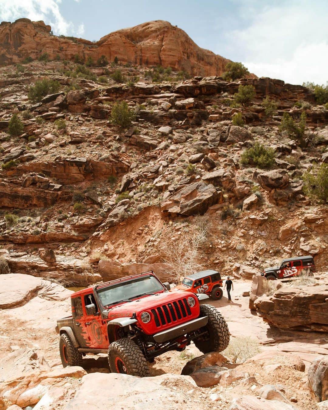 モンスターエナジーさんのインスタグラム写真 - (モンスターエナジーInstagram)「Stuck in the Moab Desert with @CaseyCurrie 🤘   #MonsterEnergy #Offroad #Offroading #MoabDesert #Jeep」4月24日 1時08分 - monsterenergy