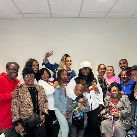 フェイス・エヴァンスのインスタグラム：「Brick City stand up! Thanks @newark_bethnj & #DarrellTerry for having us celebrate the opening of your new wing! #NewarkStrong #family」