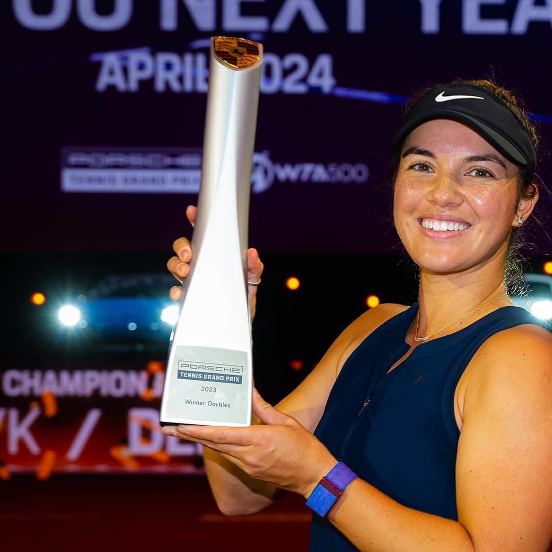 WTA（女子テニス協会）さんのインスタグラム写真 - (WTA（女子テニス協会）Instagram)「Title DEFENDED 🏆🏆  @des_krawczyk11 & @demischuurs retain their Stuttgart doubles trophies with victory over Melichar-Martinez/Olmos!  #PorscheTennis」4月24日 1時39分 - wta