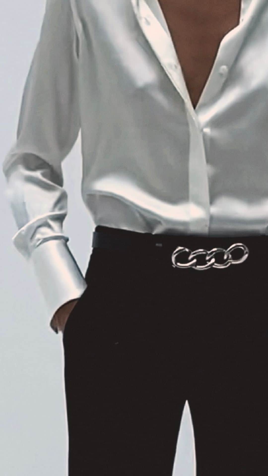 バルバラ ビュイのインスタグラム：「{ MASCULINE / FEMININE }, n. - The BARBARA BUI signature: blending femininity with masculinity. The designer ignores norms, breaks down barriers and draws inspiration from men’s classic wardrobe for women’s clothing. With its feminine cum boyish lines and proud tomboy designs, androgyny is a central theme of the house’s collections.⁣ ⁣ Our trousers' focus is available online through the link in bio and in our stores.⁣ ⁣ #masculinetrousers #ss23 #barbarabui #parisiandesigner #tailoring #backstage #bts #fashionphotoshoot」