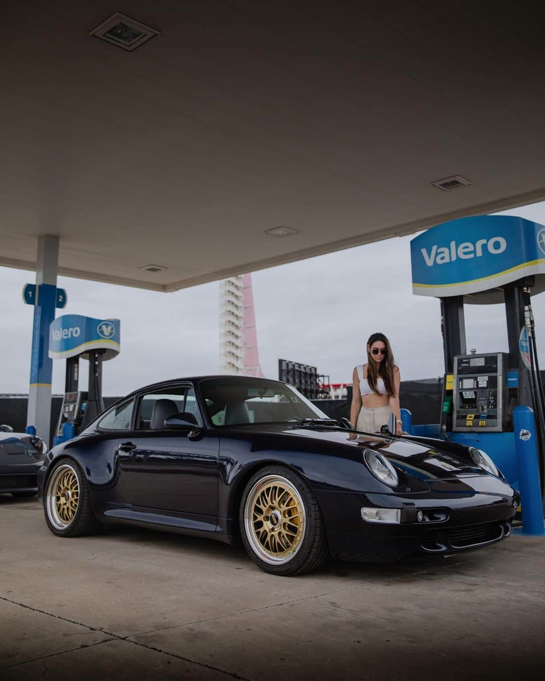 ヴァレンティン・トーマスさんのインスタグラム写真 - (ヴァレンティン・トーマスInstagram)「Who wore it better @kendalljenner #porsche #993 #manual  📷 @danielf86」4月24日 2時09分 - valentinethomas