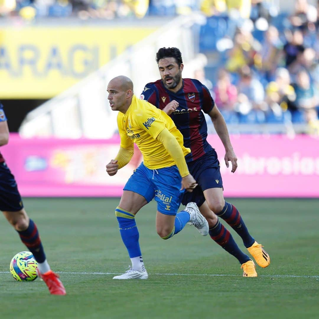 サンドロ・ラミレスのインスタグラム：「Seguiremos peleando juntos ⚔️💪🏼 #LaLigaSmartBank」