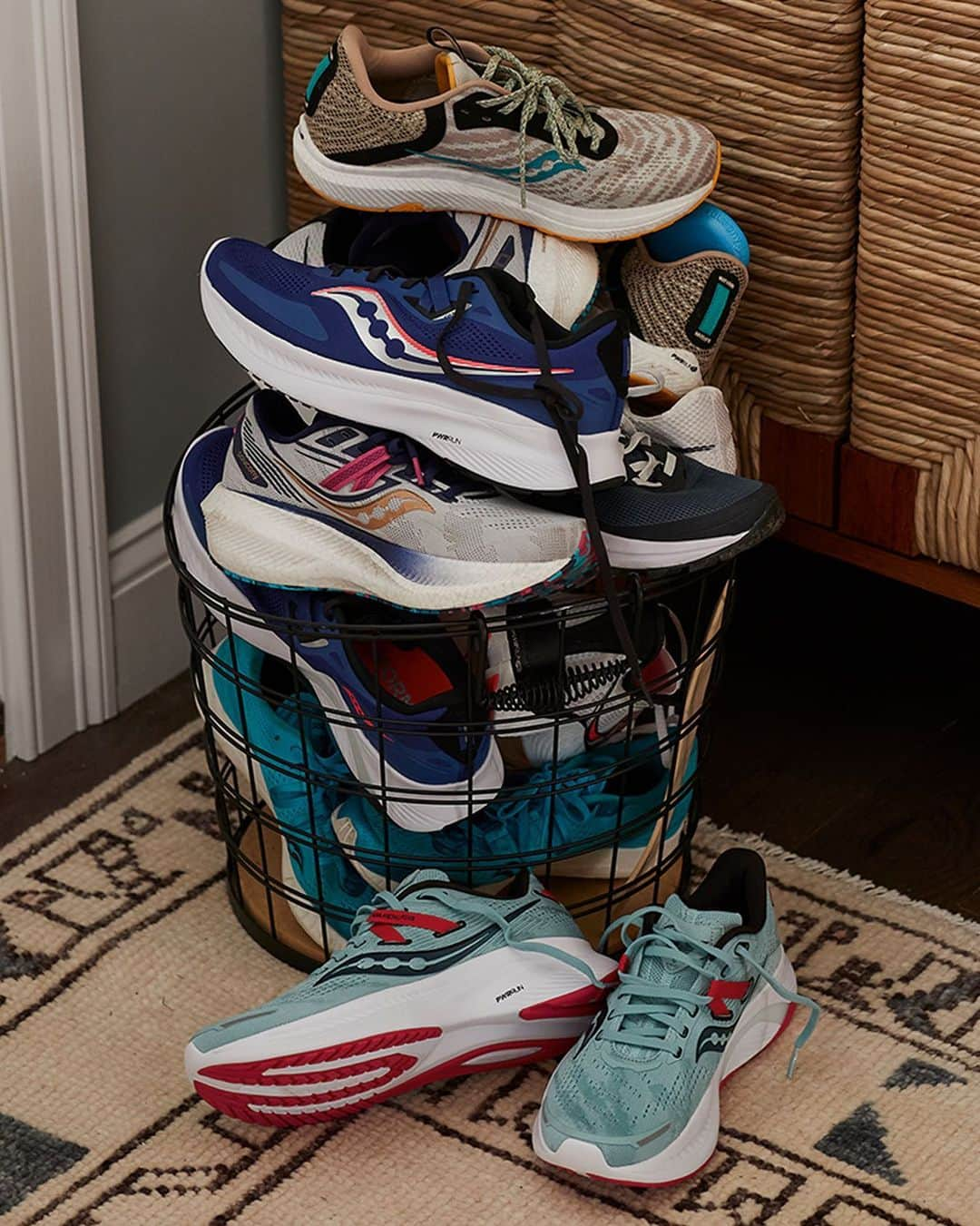 サッカニーのインスタグラム：「There are two types of runners. The first type has a perfectly organized shoe display, color-coded and categorized by end use. And then there's the other type, who has a never-ending pile of running shoes taking over their closet. The right foot is buried deep down, and the left has been MIA for weeks. So, which one are you?   #saucony #runnerproblems #shoeorganization」