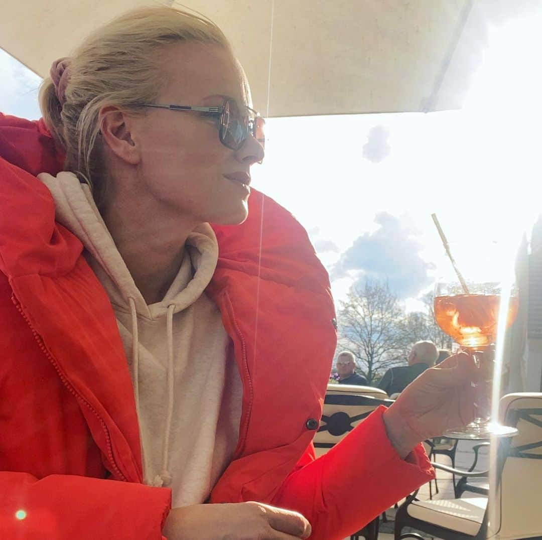 フランツィスカ・クヌッペさんのインスタグラム写真 - (フランツィスカ・クヌッペInstagram)「Sunday’s 🧡 Hoffe, ihr hattet alle ein wundervolles Wochenende?!   Ich liebe gutes Essen und dieses zu genießen. Aus diesem Grund habe ich jetzt ein Buch zum Thema Ernährung mit ganz vielen leckeren Rezepten geschrieben . Habt ihr schon davon gehört? Es heißt: „Schlank ohne Umwege – das KNUPPE Prinzip“ In meiner Bio findet ihr einen Link, wo ihr es kaufen könnt.  #franziskaknuppe #schlankohneumwege  #knuppeprinzip #neuerscheinung #kochbuch #gesundessen #leichteküche #fitfood #abnehmen #gesundheit #ernährungstipps #schlankeküche #genussohneverzicht #gesundeküche #soulfood #fasteasy #balance #genuss」4月24日 2時18分 - franziskaknuppe
