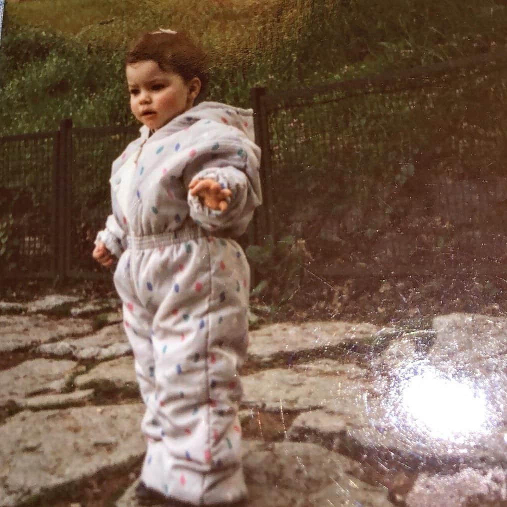 Merve Boluğurのインスタグラム：「Minik merve #23nisan」