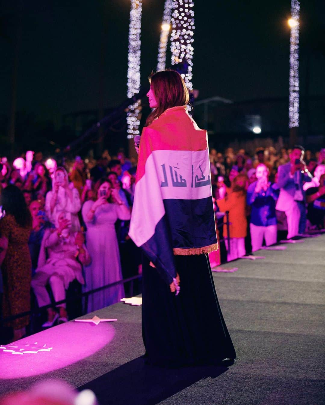 ナンシー・アジュラムさんのインスタグラム写真 - (ナンシー・アジュラムInstagram)「Feeling the energy of Baghdad for the first time! 🎤🎶 احبكم هوايه ❤️  #ConcertVibes #BaghdadBound #NancyAjram」4月24日 2時27分 - nancyajram