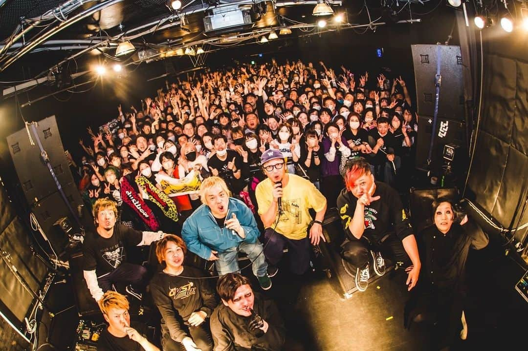 須賀真太郎さんのインスタグラム写真 - (須賀真太郎Instagram)「2023.04.23 at 仙台JUNKBOX "Intergalactic Tour Final Series" w/ ROTTENGRAFFTY  仙台最高でしたぜよ(ﾟ∀ﾟ)☆☆☆ でっかい声しっかり聞こえたよ！！ とても嬉しかったよ♪ そしてロットンありがとう☆☆☆  photo by @naoto_iwabuchi_」4月24日 2時27分 - sugacurry